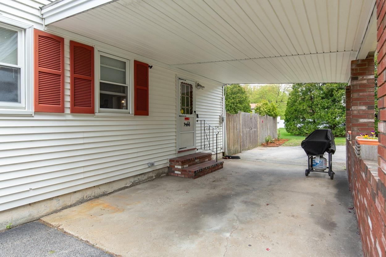 918 South Mammoth Road Manchester, NH 03109 - Photo 21 of 26