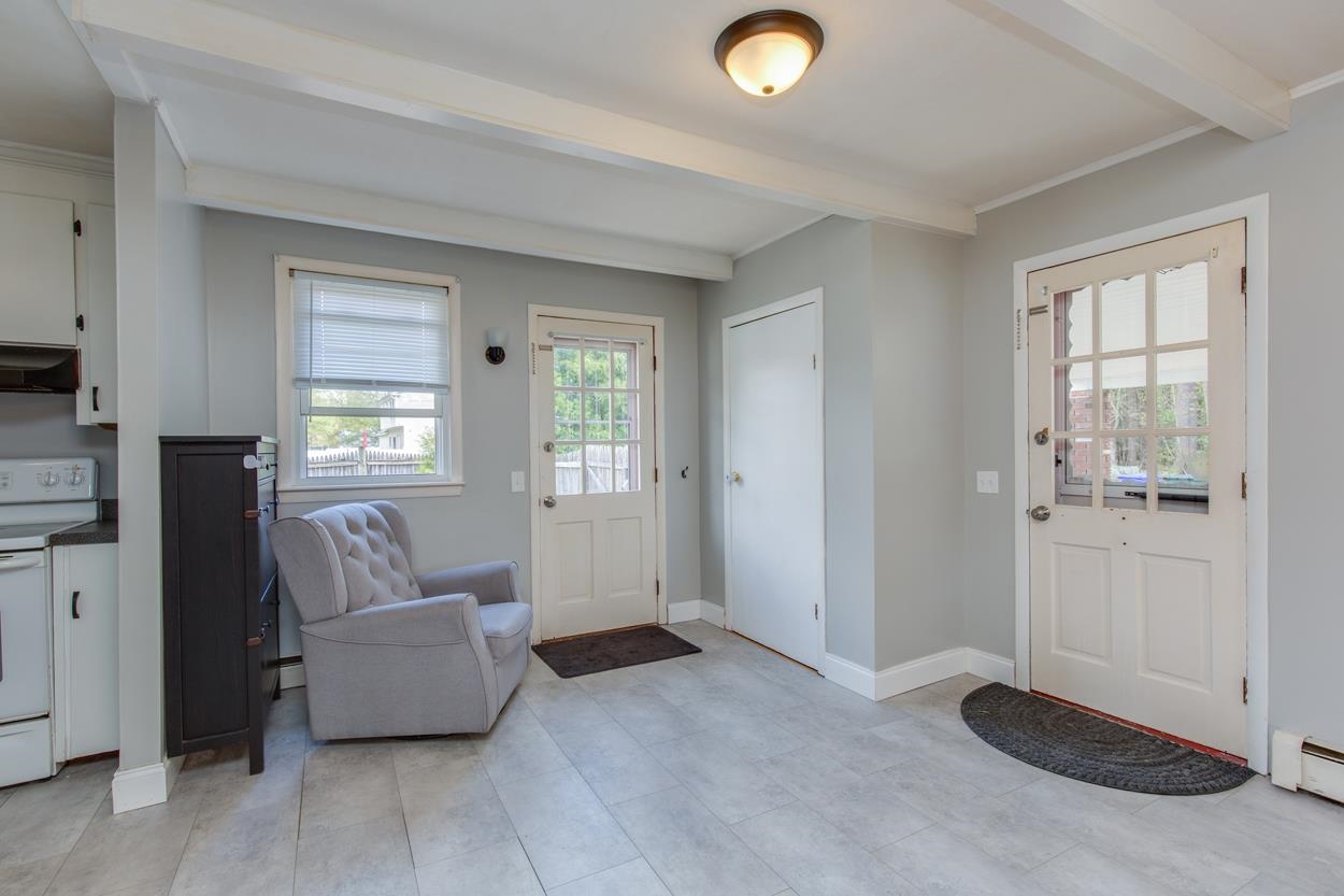 918 South Mammoth Road Manchester, NH 03109 - Photo 4 of 26