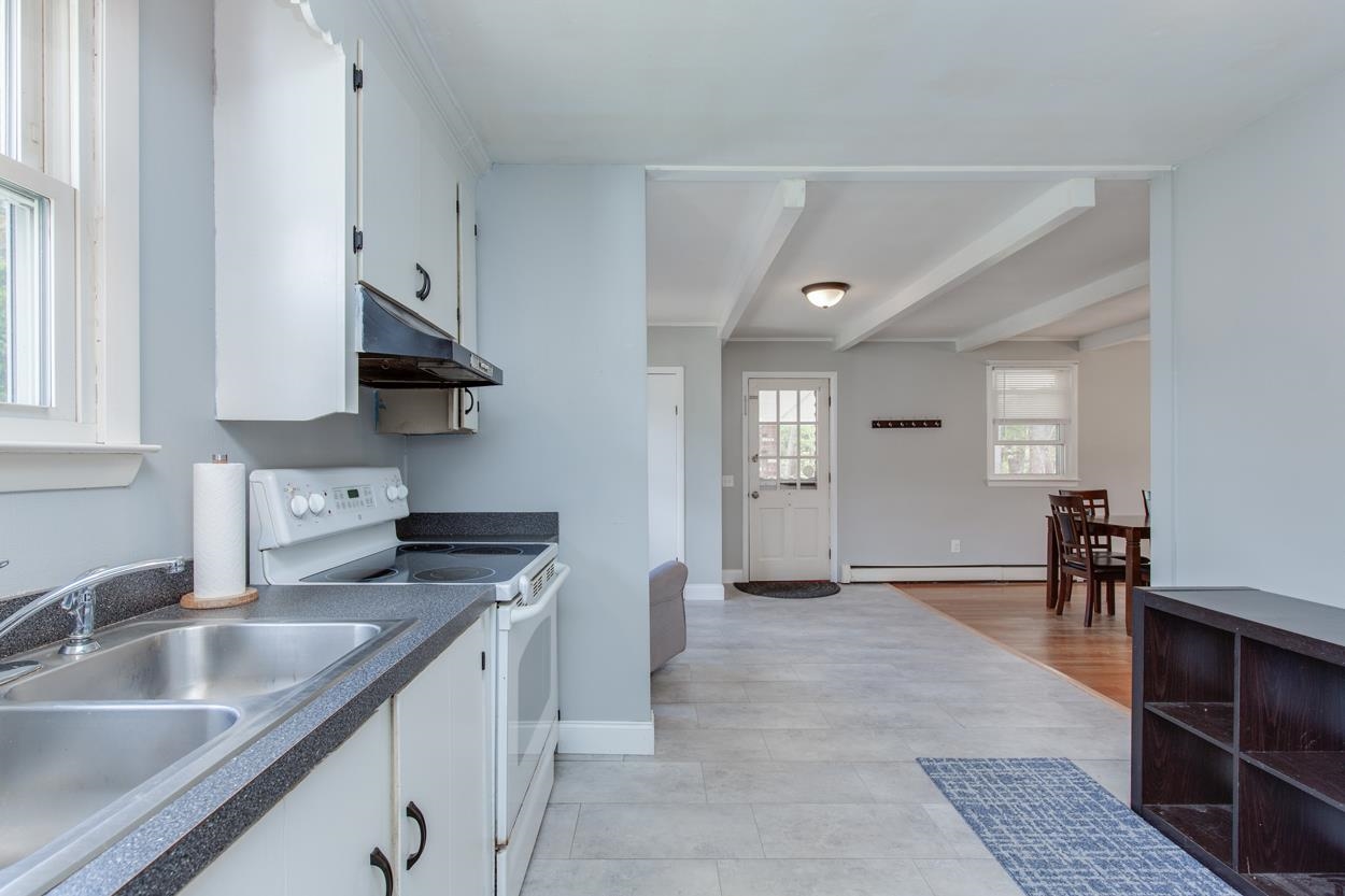 918 South Mammoth Road Manchester, NH 03109 - Photo 10 of 26