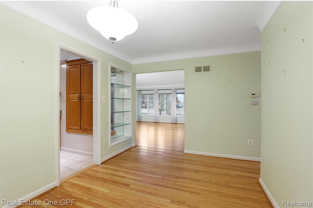 7 Vernier Road Grosse Pointe Shores, MI 48236 - Photo 8 of 25