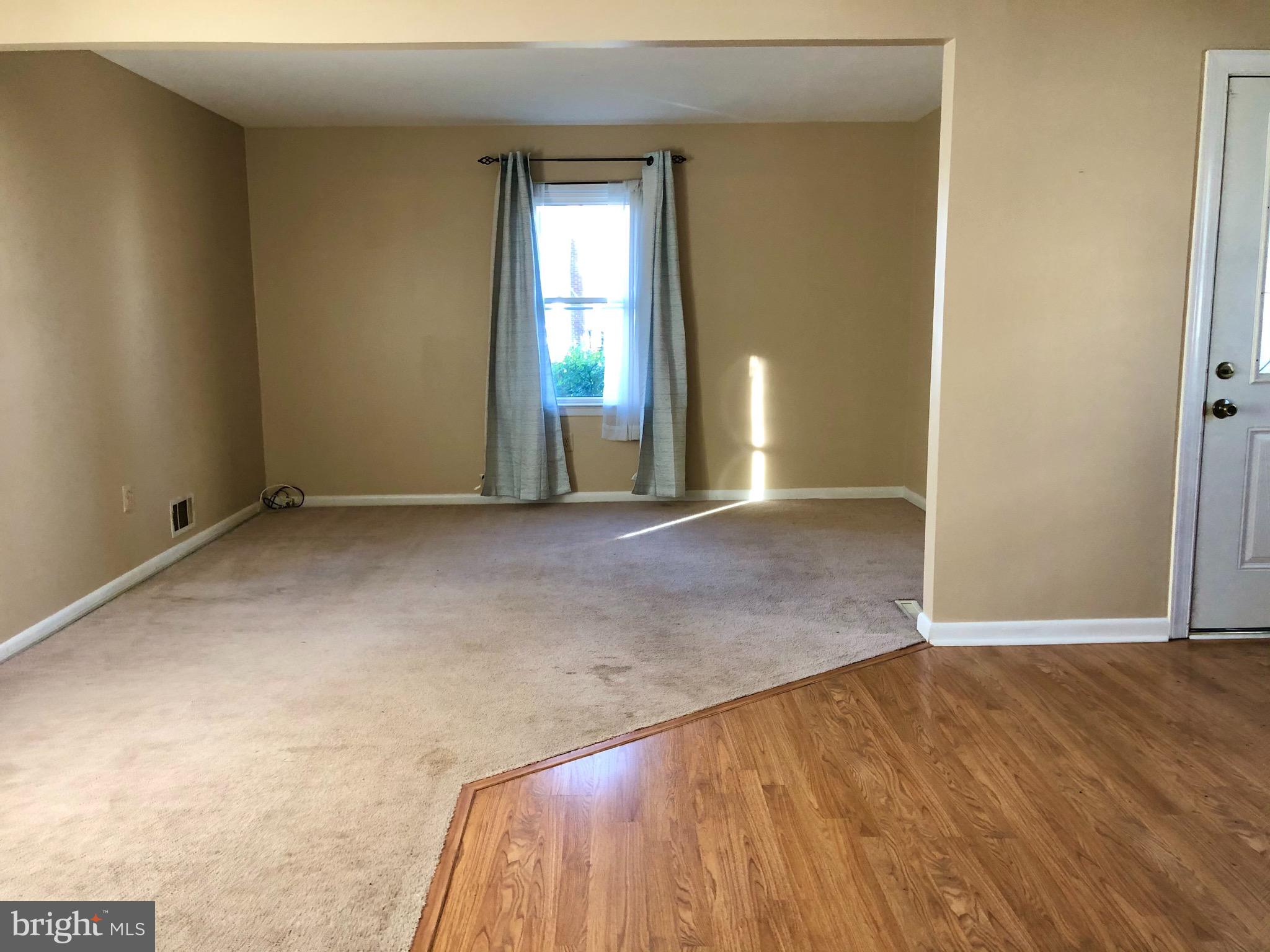 509 Westminister Road Edgewater, MD 21037 - Photo 4 of 37 Living Room