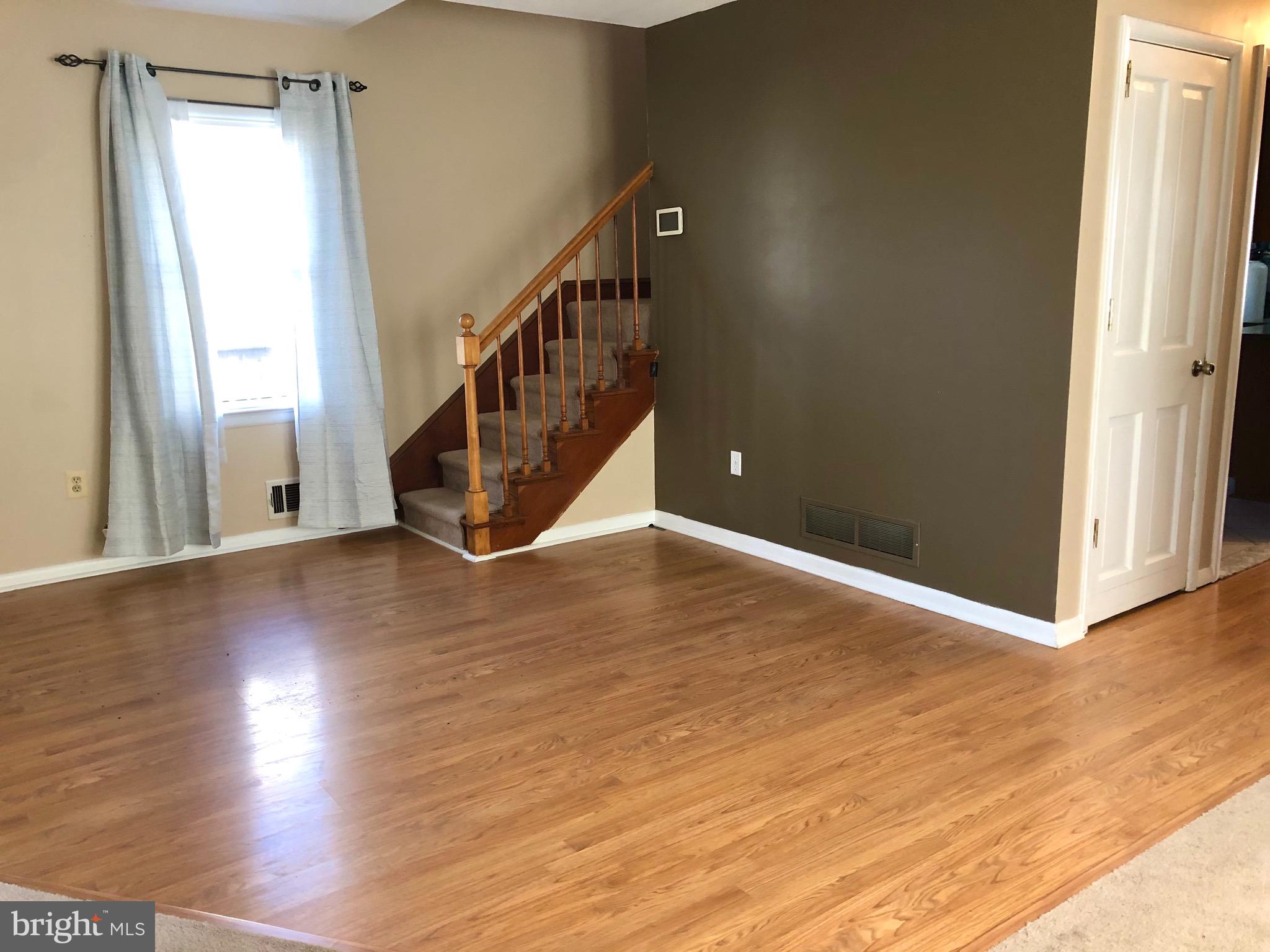 509 Westminister Road Edgewater, MD 21037 - Photo 6 of 37 Living Room