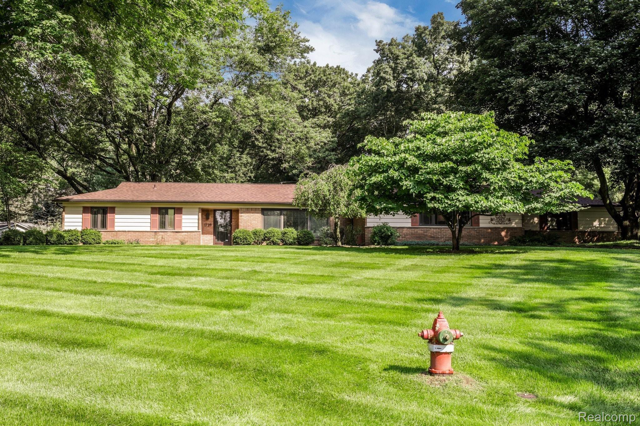 1739 Seever Circle Rochester, MI 48309 - Photo 1 of 34 3-web-or-mls-1739 Seever Circle Rochester Hills0003.jpg