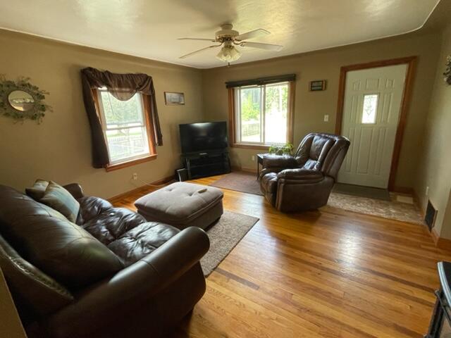 3210 South Walker Road Muskegon, MI 49444 - Photo 11 of 22 IMG_3292 (1)