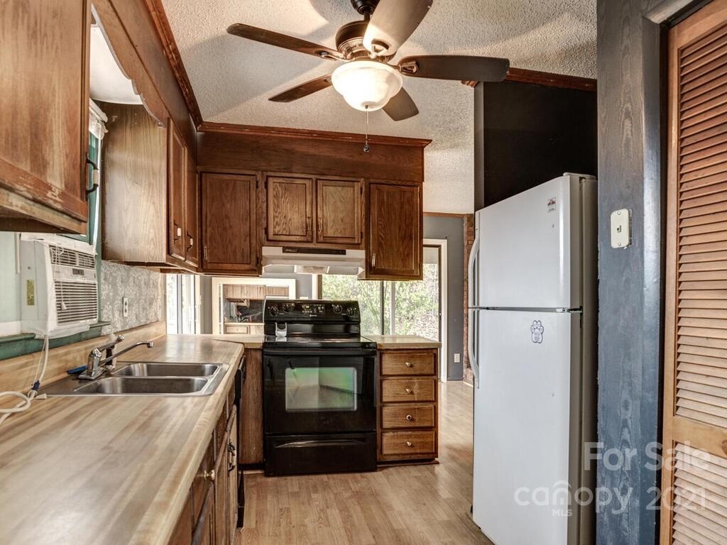 250 McLean Road Weaverville, NC 28787 - Photo 7 of 21 Gallery Image 7