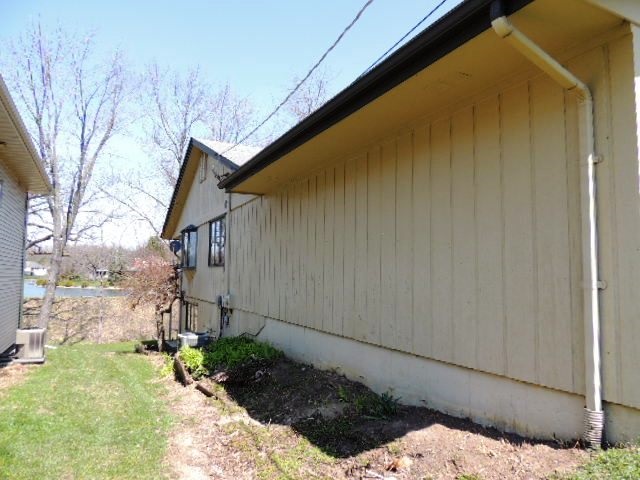 5642 Spring Brook Road Rockford, IL 61114 - Photo 24 of 25 a backyard of a house
