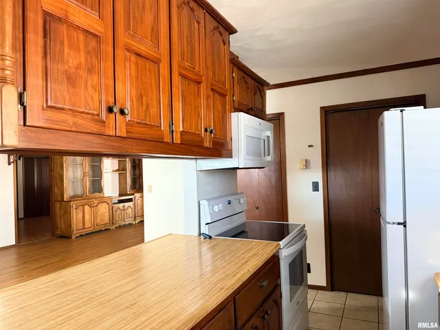 $234,900 | 24188 East County Highway, Canton, IL 61520