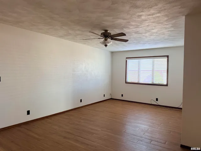 $234,900 | 24188 East County Highway, Canton, IL 61520