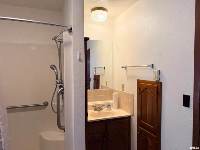 $234,900 | 24188 East County Highway, Canton, IL 61520