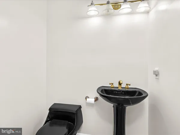 a view of entryway with seating