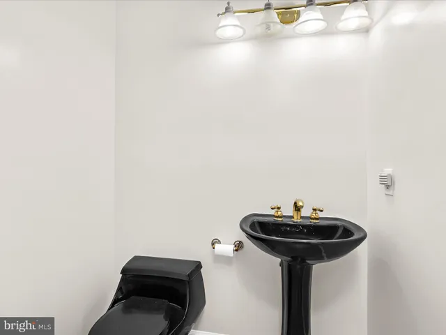 a view of entryway with seating