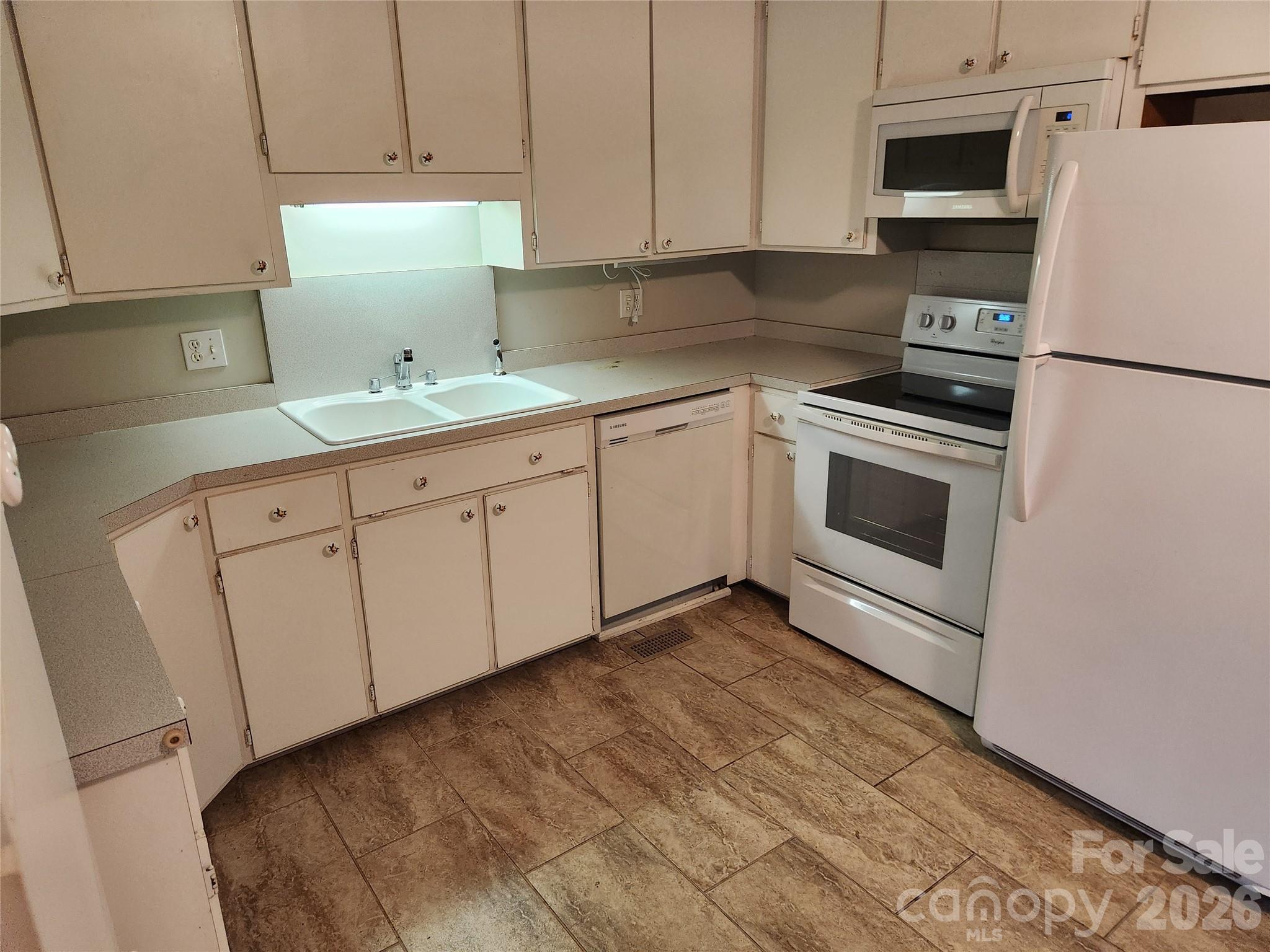 1308 Stallings Road Matthews, NC 28104 - Photo 17 of 33