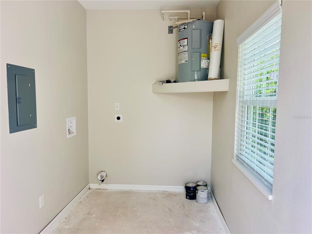 9349 Southeast 49th Terrace Webster, FL 33597 - Photo 12 of 27 a view of small space with a window