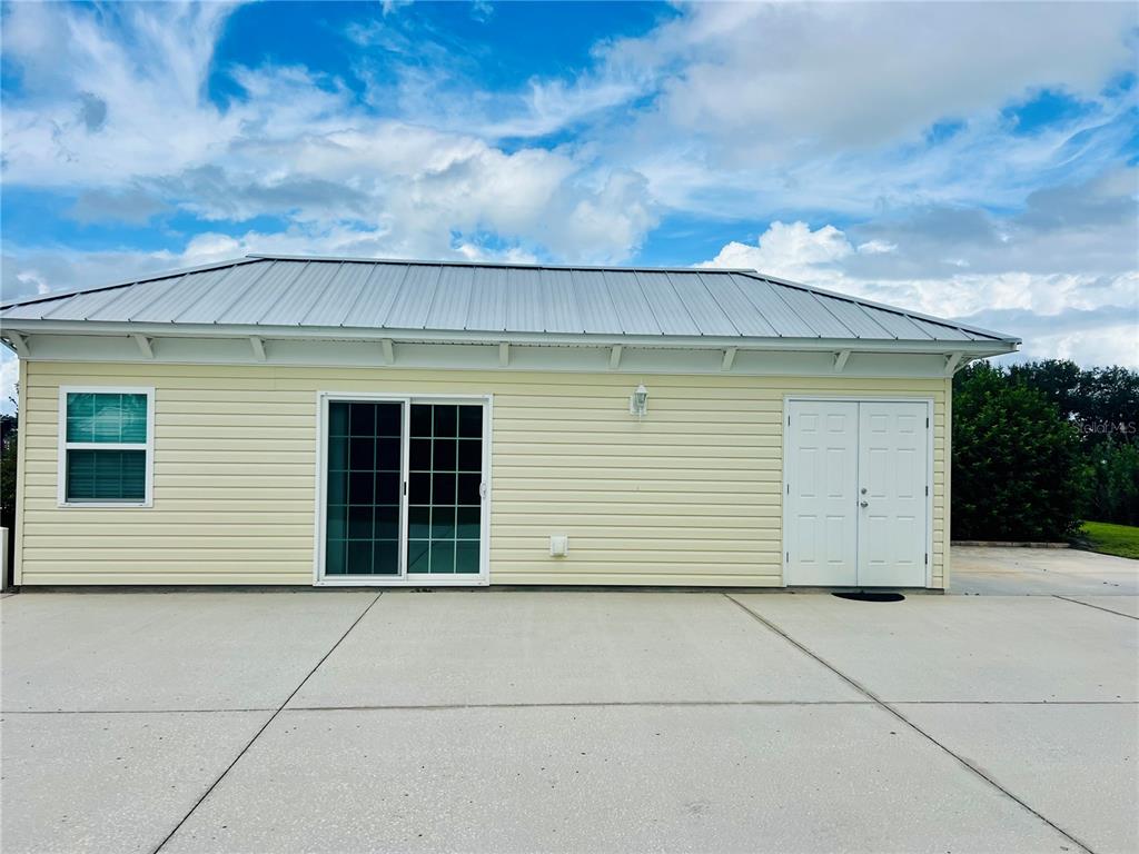 9349 Southeast 49th Terrace Webster, FL 33597 - Photo 2 of 27 a view of a garage
