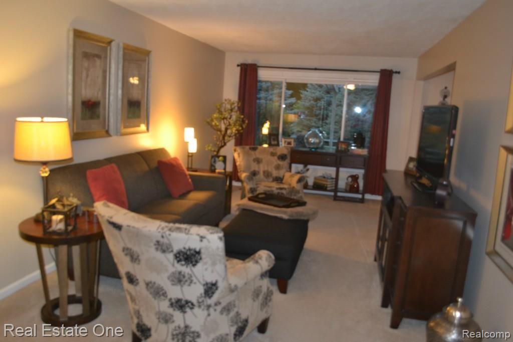 1683 Dennett Lane Rochester, MI 48307 - Photo 11 of 25 Another View of Living Room