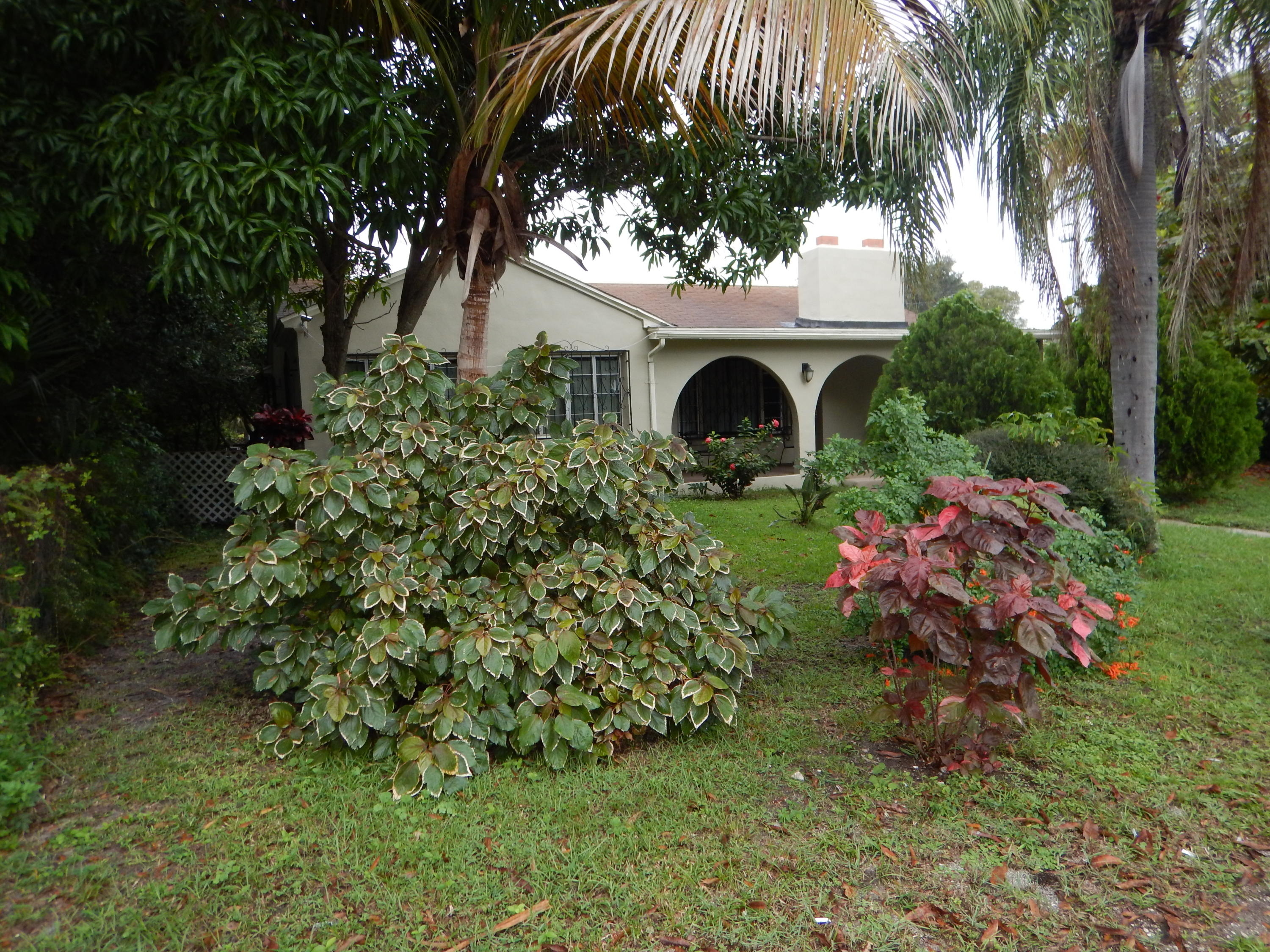 701 South 7th Street Fort Pierce, FL 34950 - Photo 1 of 10 Front Exposure