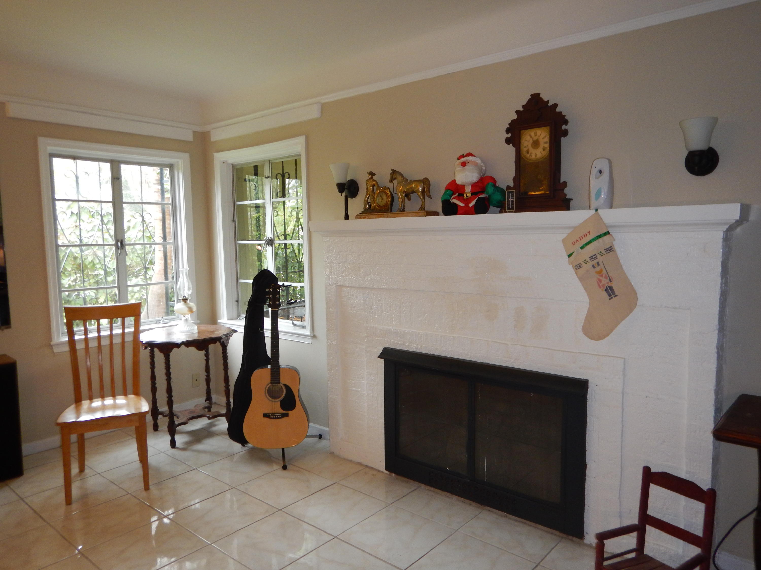 701 South 7th Street Fort Pierce, FL 34950 - Photo 4 of 10 Living Room