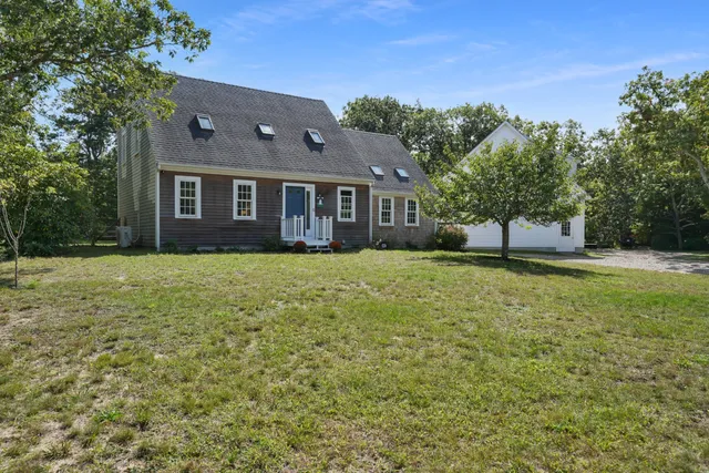 $1,250,000 | 1 Saddle Club Road, Edgartown, MA 02539