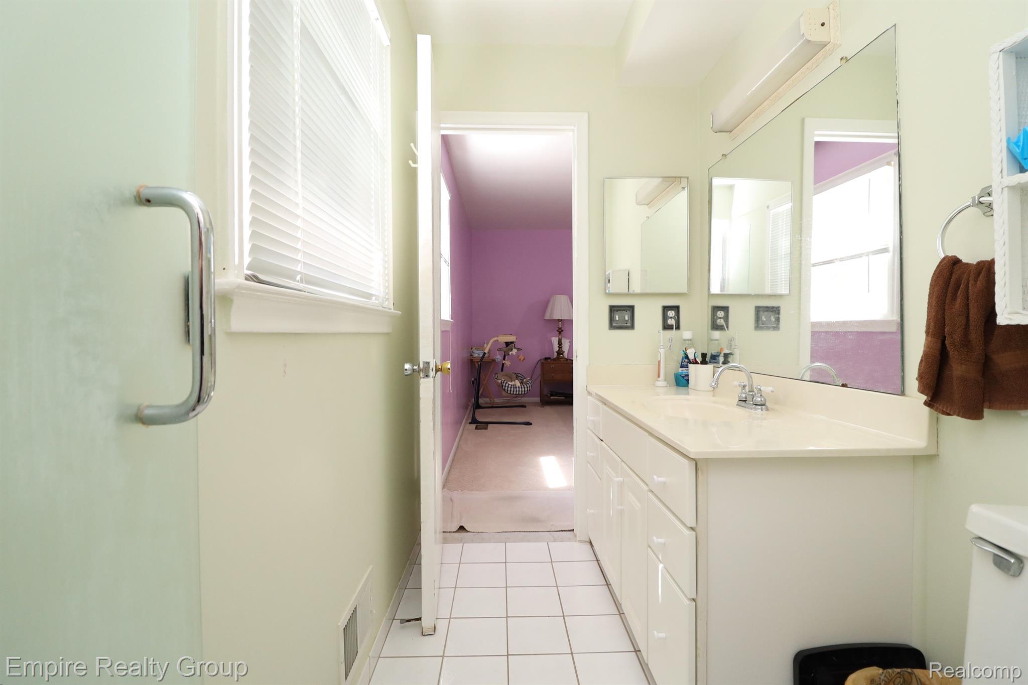 28871 Farmington Road Farmington, MI 48334 - Photo 32 of 43