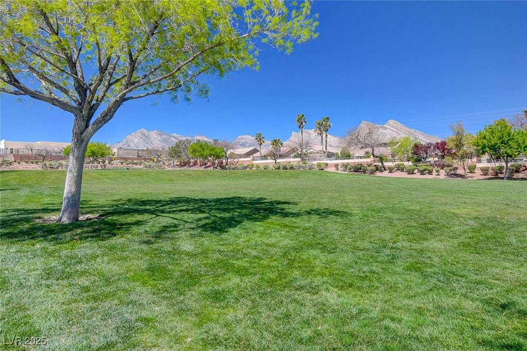 1829 North Drifters Peak Street Las Vegas, NV 89144 - Photo 27 of 33