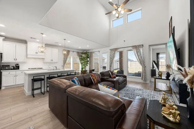 $3,400 | 20923 Carriage Harness Way, Tomball, TX 77377