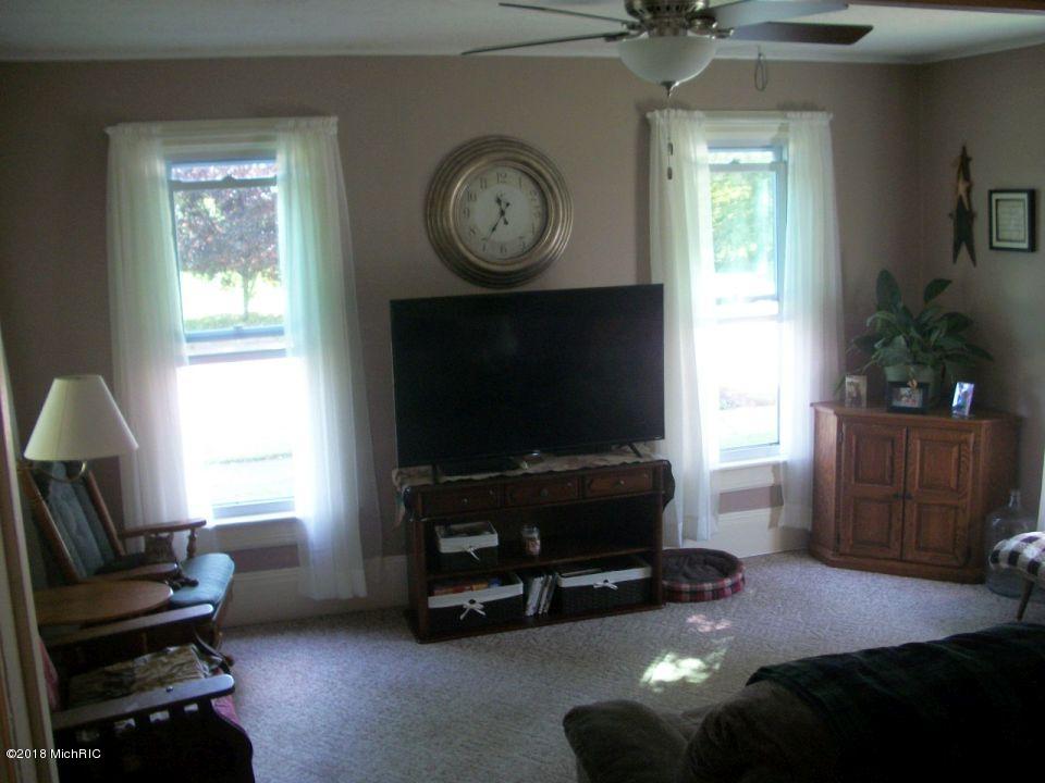 119 South Hooker Avenue Three Rivers, MI 49093 - Photo 3 of 11 119SHookerLiving