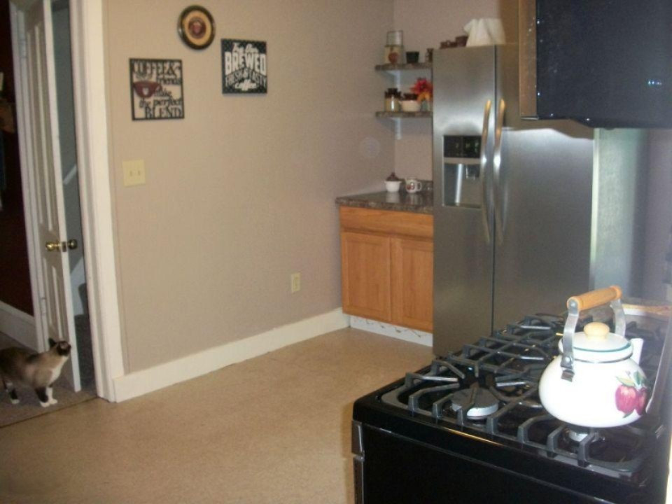119 South Hooker Avenue Three Rivers, MI 49093 - Photo 8 of 11 119SHookerKitch3