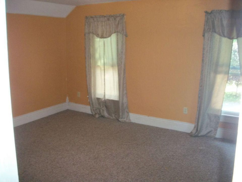 119 South Hooker Avenue Three Rivers, MI 49093 - Photo 10 of 11 119SHookerBed2