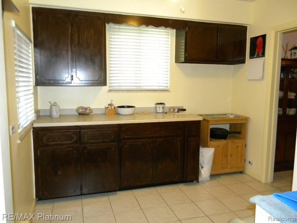 11102 Clyde Road Fenton, MI 48430 - Photo 20 of 25 Huge Laundry Room
