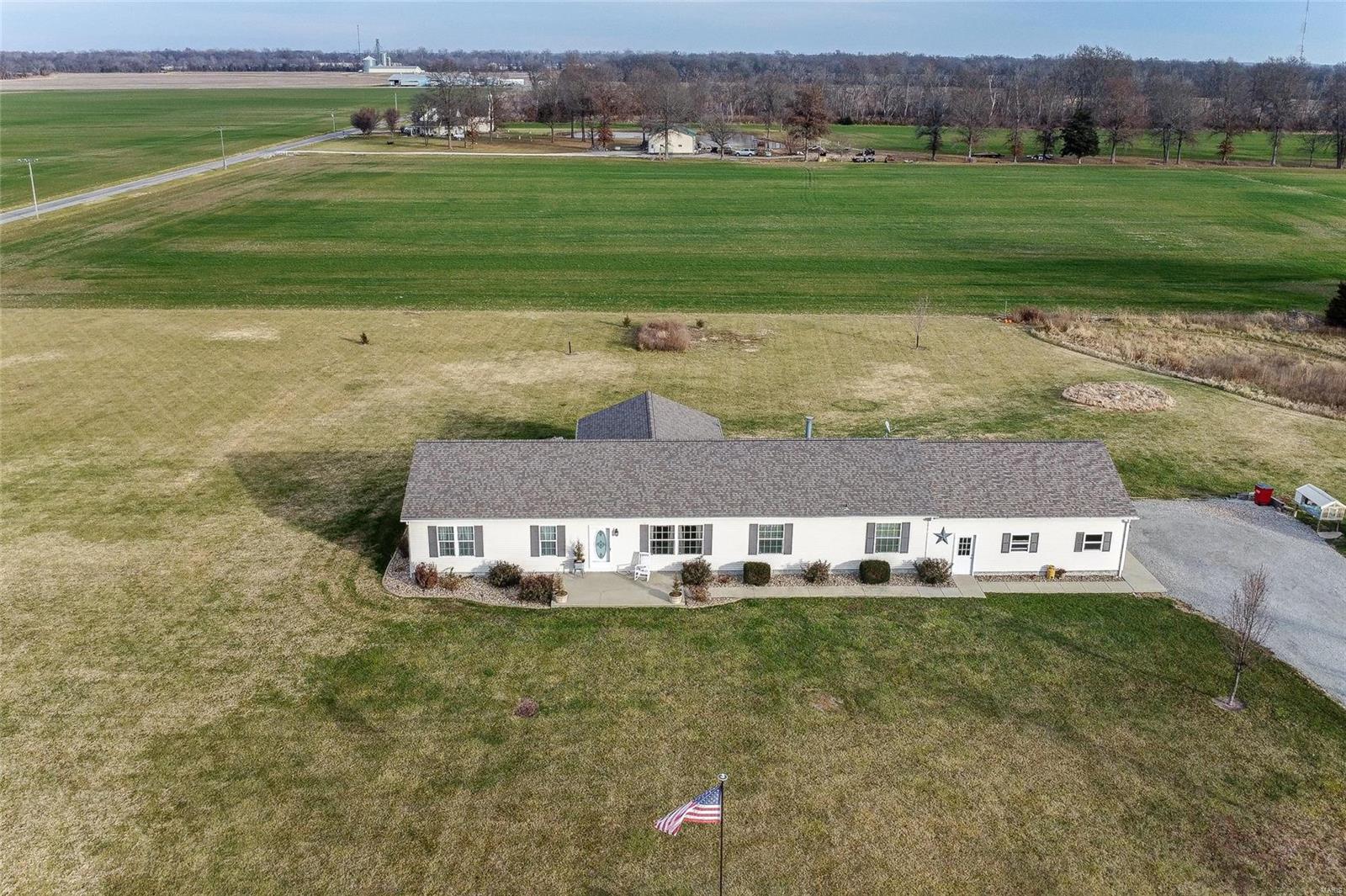 7610 Rod And Gun Club Road Du Quoin, IL 62832 - Photo 3 of 50