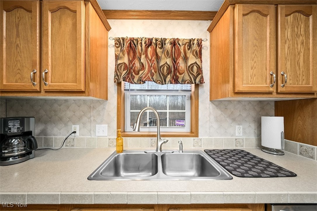 17296 Old State Road Middlefield, OH 44062 - Photo 13 of 44 Kitchen with tasteful backsplash and sink