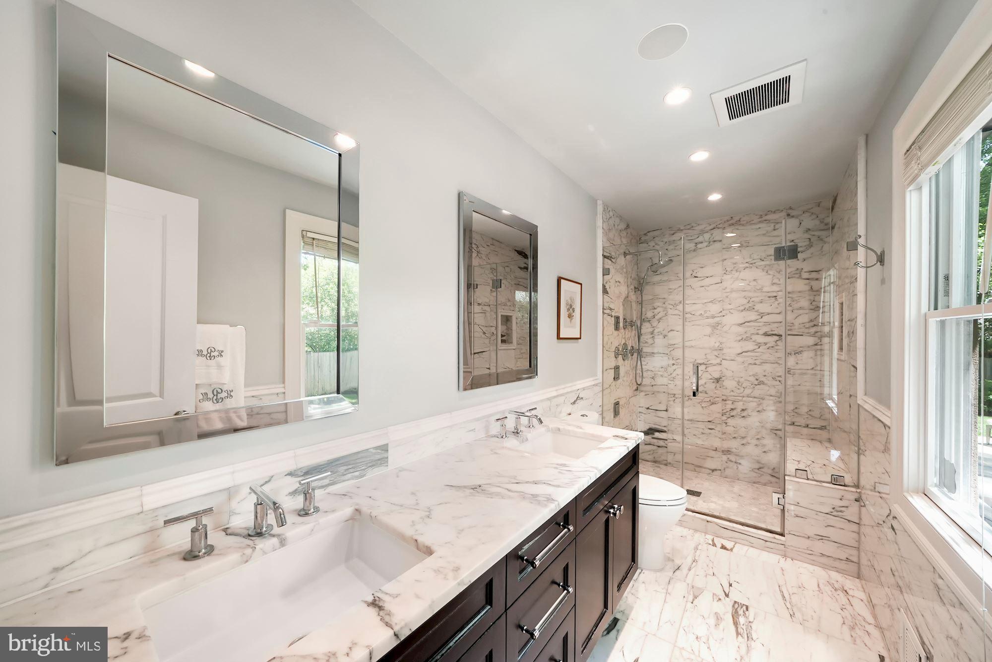 3931 North Glebe Road Arlington, VA 22207 - Photo 19 of 38 Primary Bath