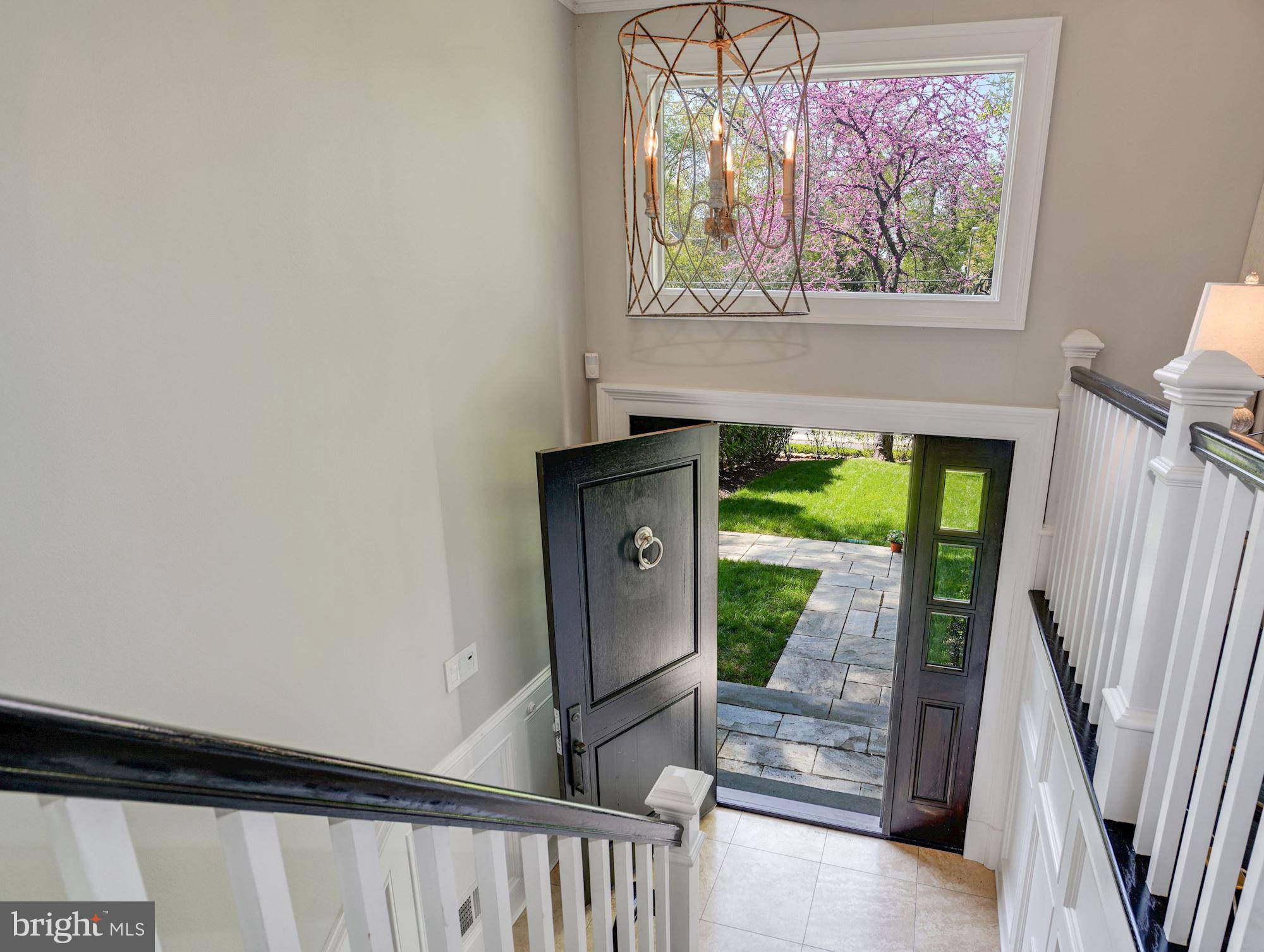 3931 North Glebe Road Arlington, VA 22207 - Photo 33 of 38 Foyer