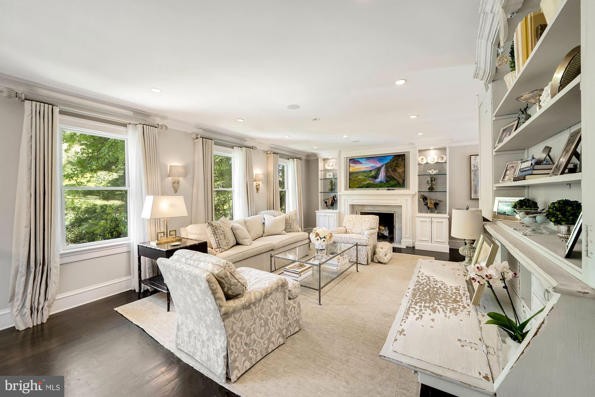 3931 North Glebe Road Arlington, VA 22207 - Photo 5 of 38 Living Room