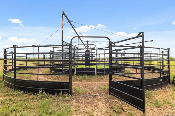 $1,185,000 | 2431 Farm To Market Road 467, Seguin, TX 78155