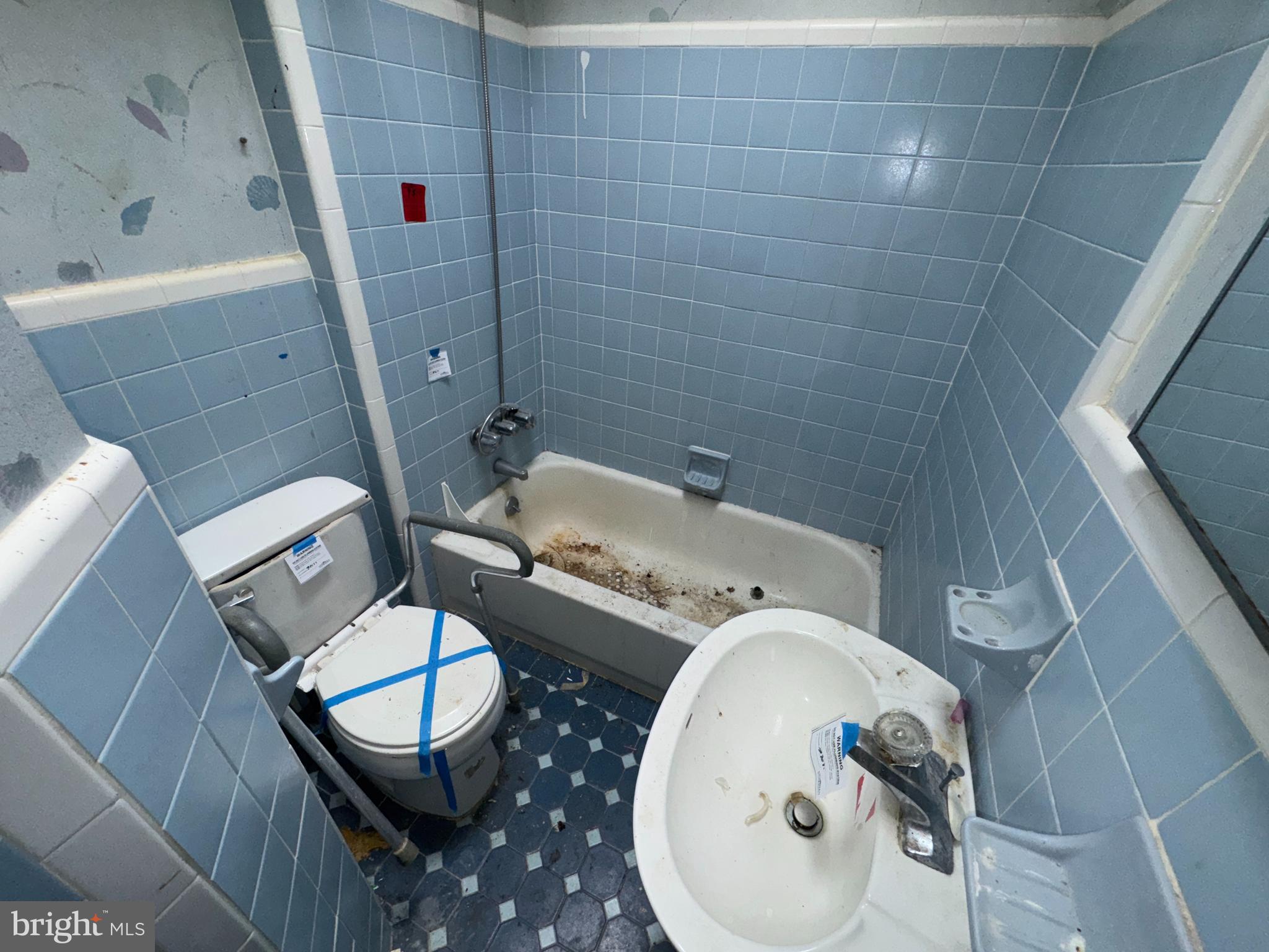 733 Bennington Road Folcroft, PA 19032 - Photo 18 of 25 full hall bathroom