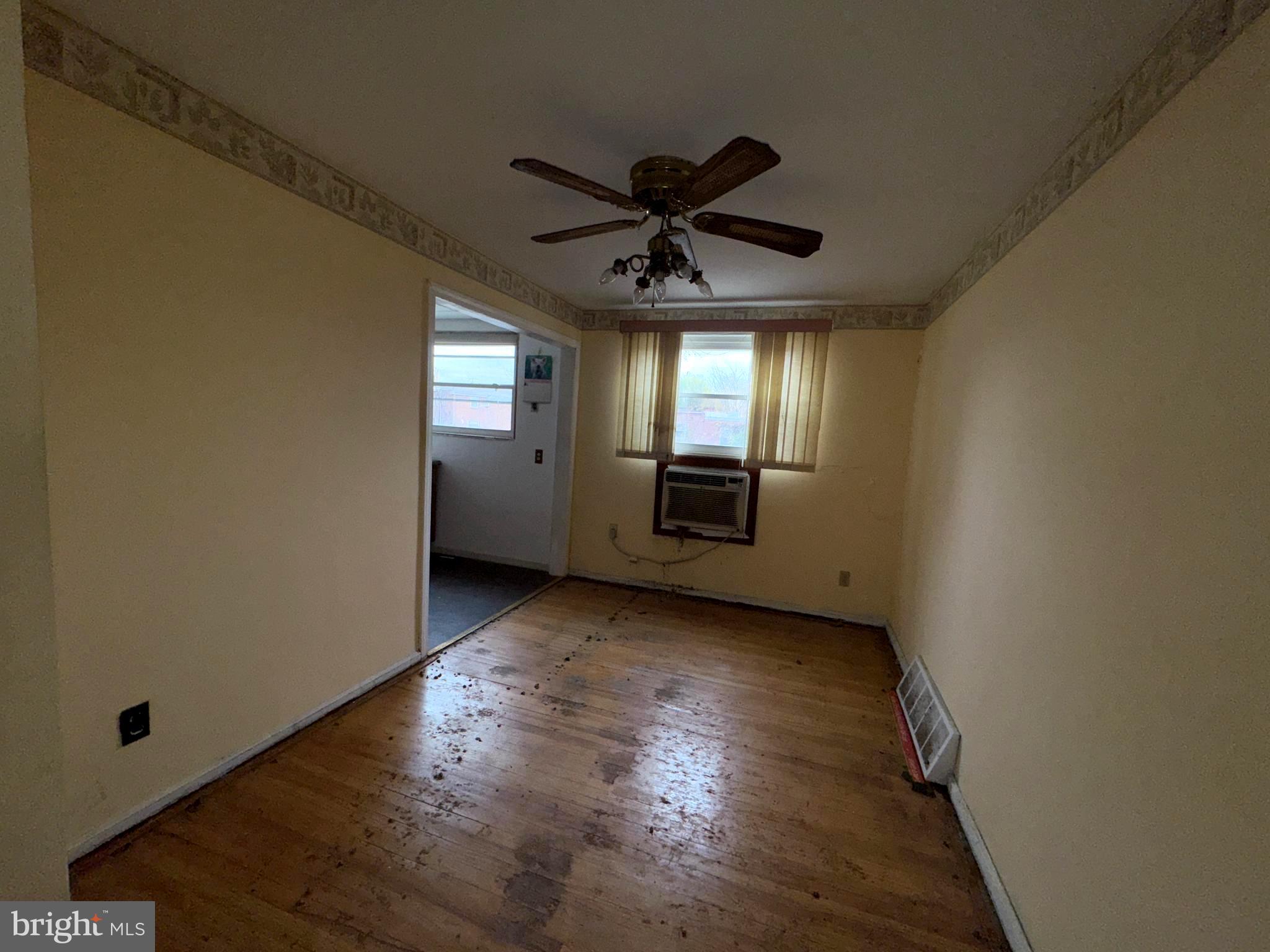 733 Bennington Road Folcroft, PA 19032 - Photo 8 of 25 dining room
