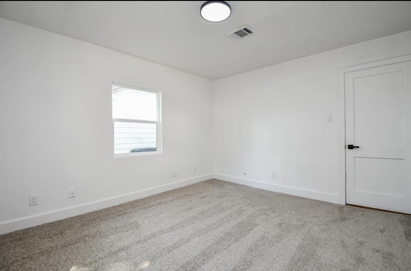 6834 St Augustine Street Houston, TX 77021 - Photo 15 of 21 an empty room with a window