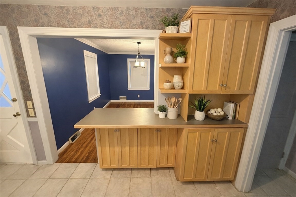 116 Derby Dingle Springfield, MA 01107 - Photo 4 of 31