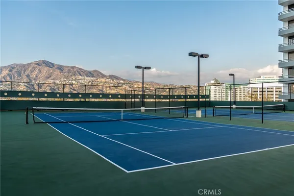 $6,900 | 345 Pioneer Drive, Unit 202, Glendale, CA 91203