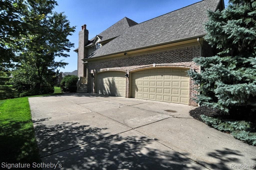 5645 Murfield Drive Rochester, MI 48306 - Photo 32 of 32 4_Car_Garage.jpg