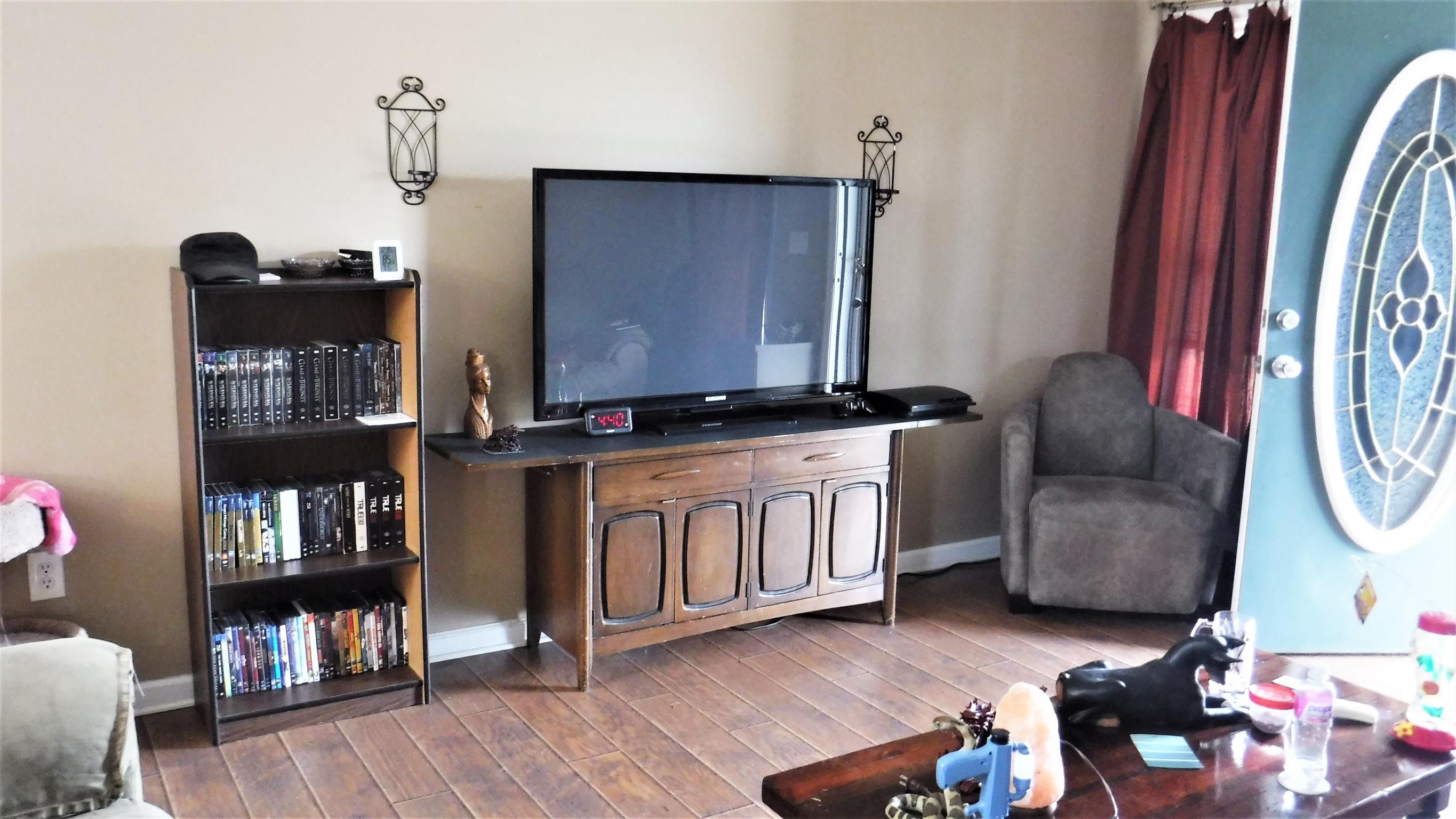 8 Merideth Lynn Road Fayetteville, TN 37334 - Photo 8 of 19 a living room with furniture and a book shelf