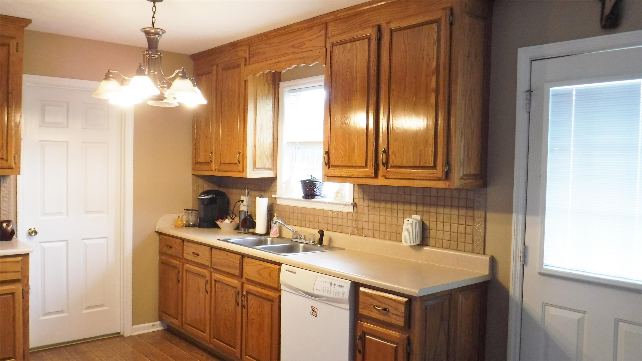 8 Merideth Lynn Road Fayetteville, TN 37334 - Photo 10 of 19 a bathroom with a sink and a mirror