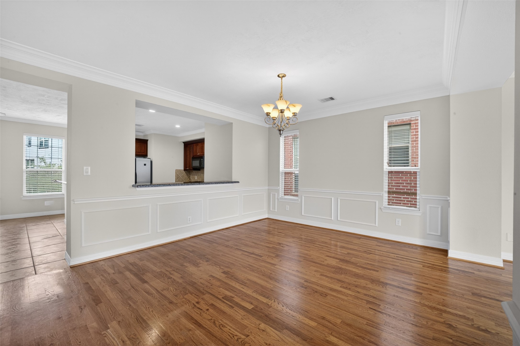 1807 Stacy Crest Houston, TX 77008 - Photo 3 of 35 Large dining room off the kitch