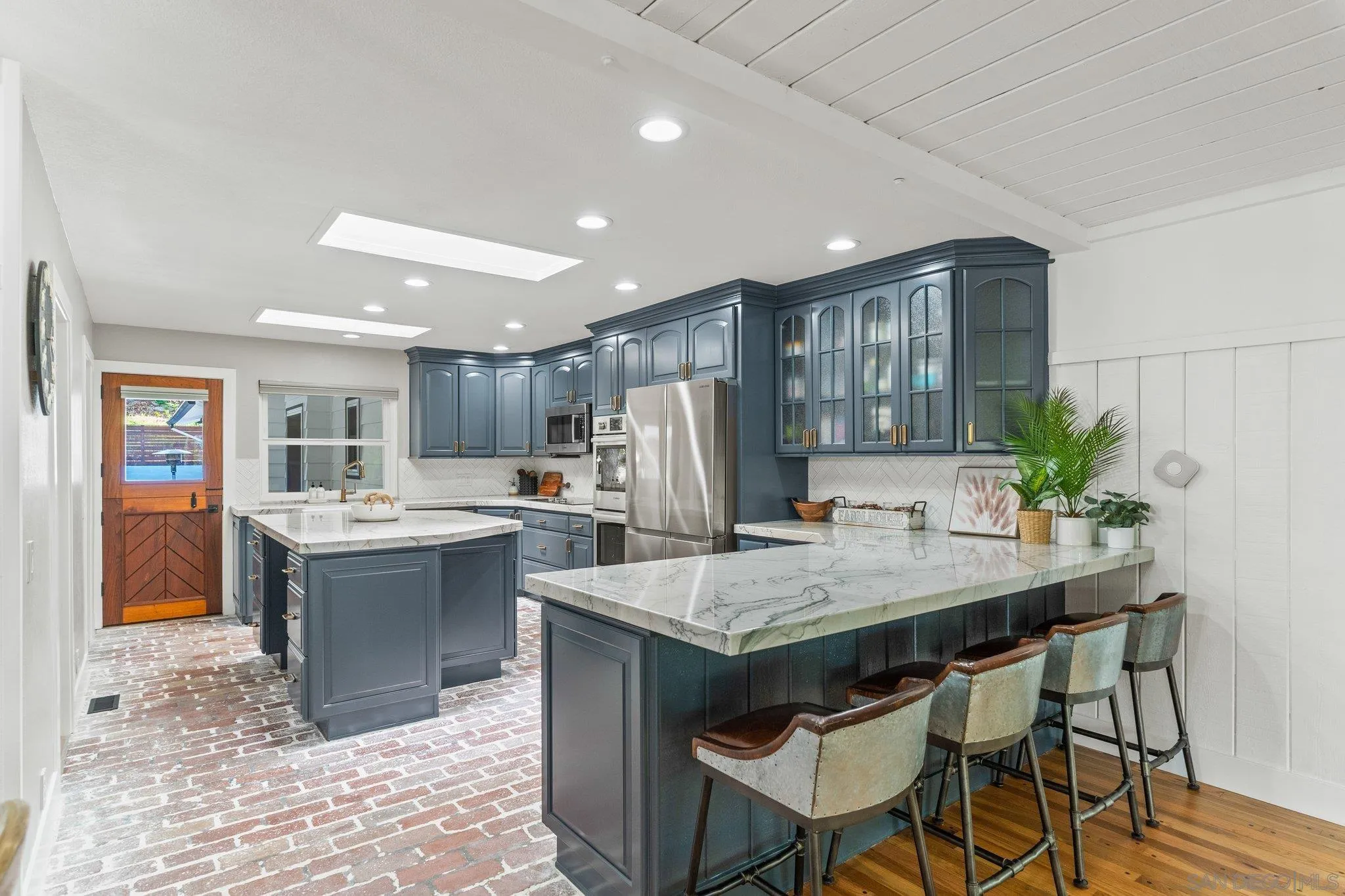 13229 Stone Canyon Road Poway, CA 92064 - Photo 6 of 29 a kitchen with a table and chairs in it