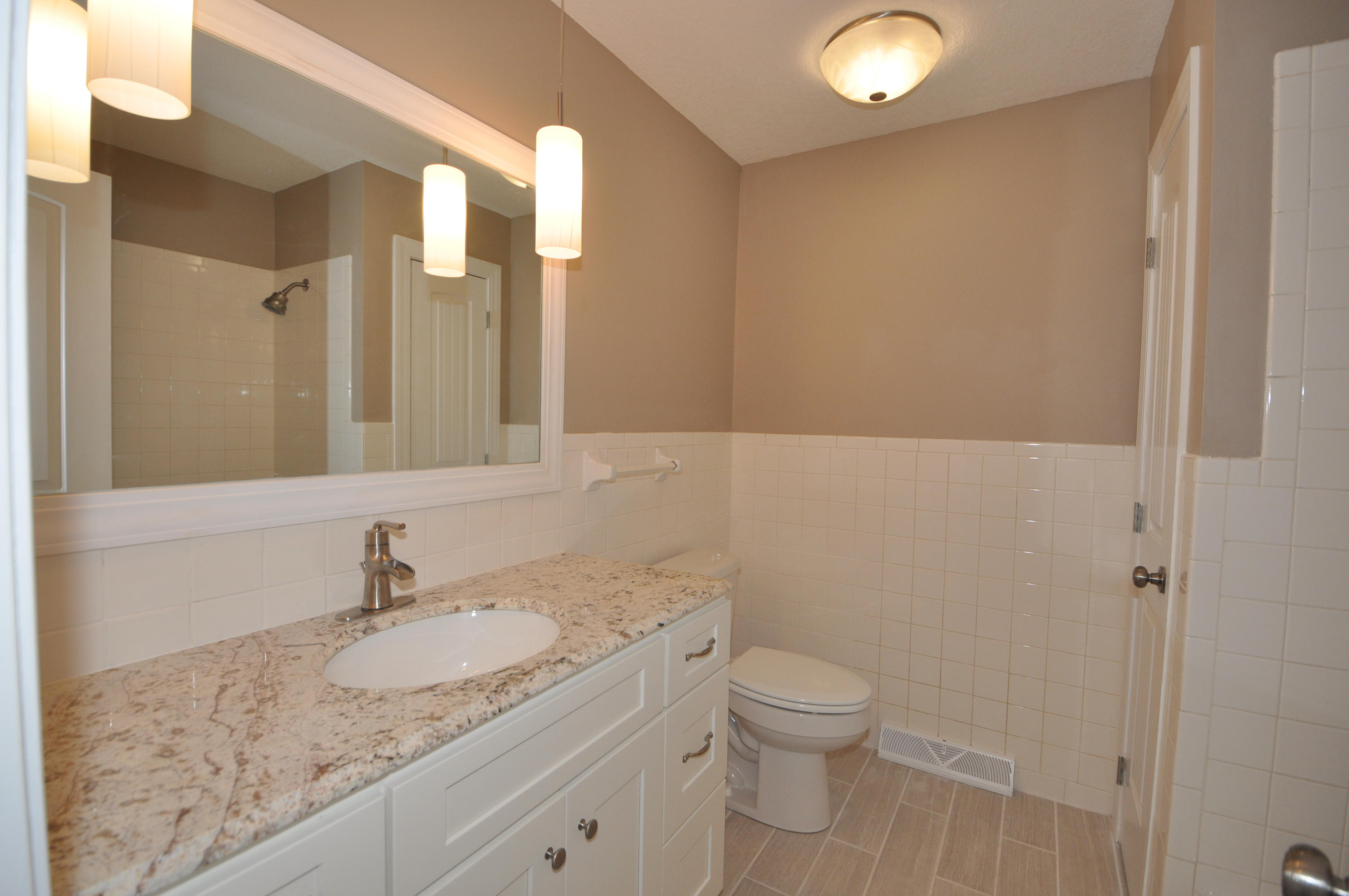 737 Schenley Road Knoxville, TN 37923 - Photo 14 of 27 Upstairs Bath