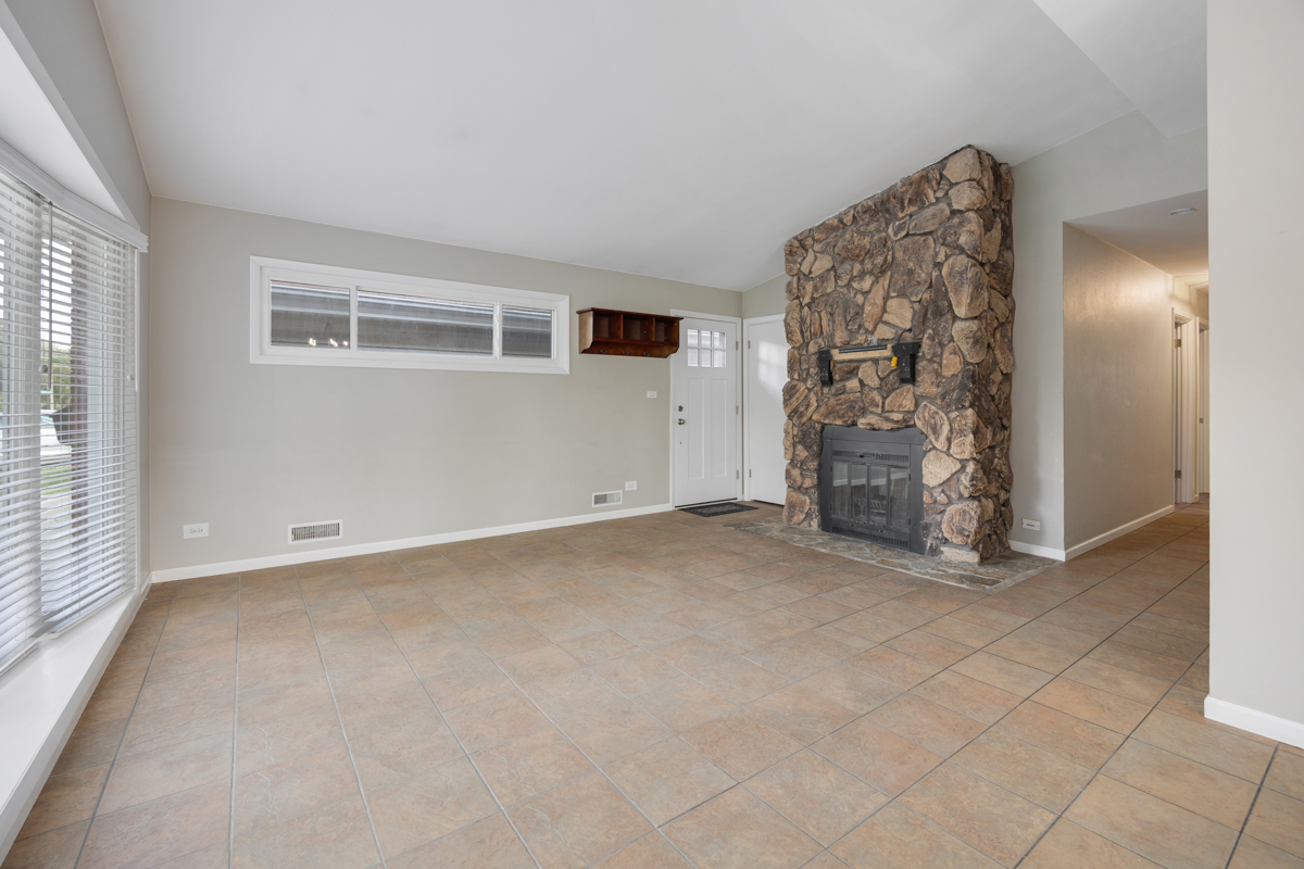 248 East Schick Road Bloomingdale, IL 60108 - Photo 6 of 27 Gallery Image 6