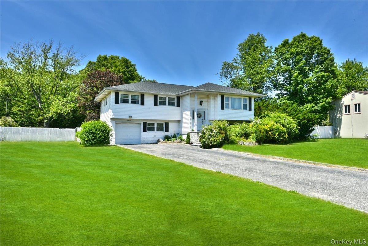 44 Peppermint Road Commack, NY 11725 - Photo 3 of 35