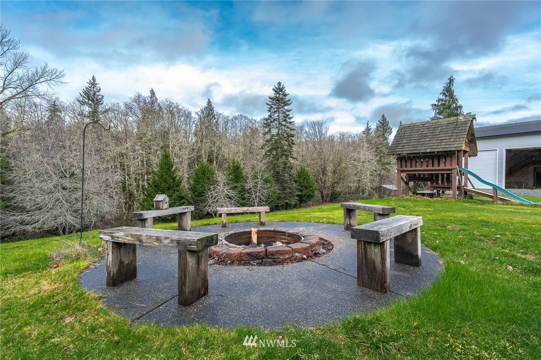 221 Berry Road Chehalis, WA 98532 - Photo 3 of 40 a view of a patio with swimming pool