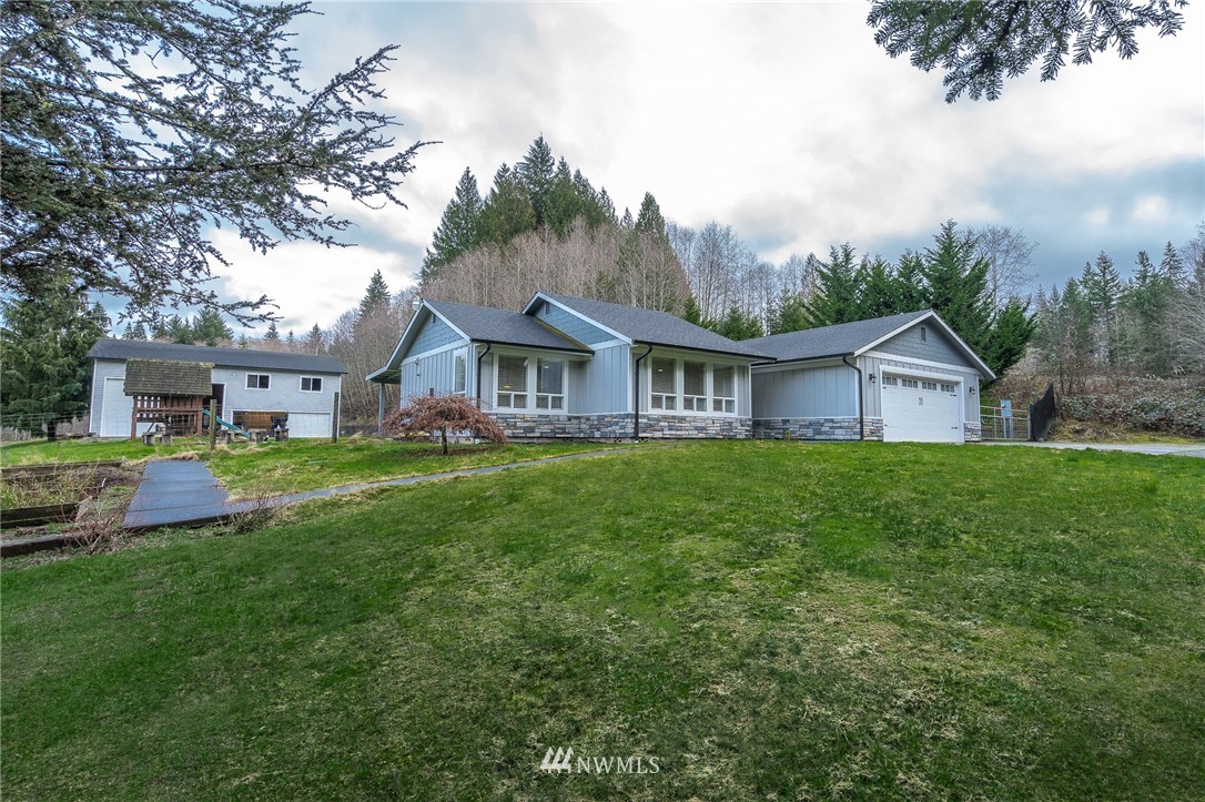 221 Berry Road Chehalis, WA 98532 - Photo 40 of 40 a front view of house with yard and green space